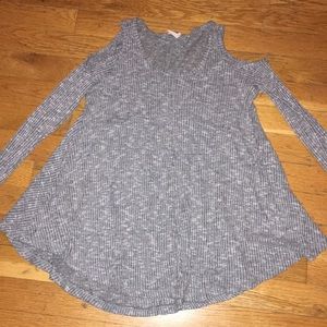 Grey -shoulder cut out sweater
